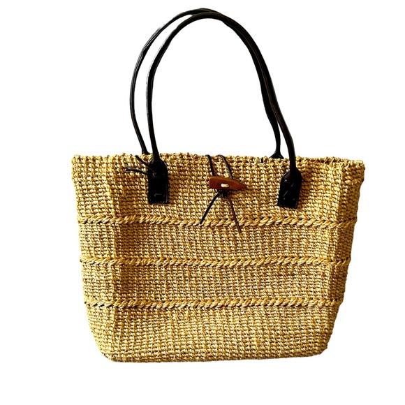 Source Unknown Handbags - Straw woven shoulder bag approximately 12”x11”x4” with 7” hang
